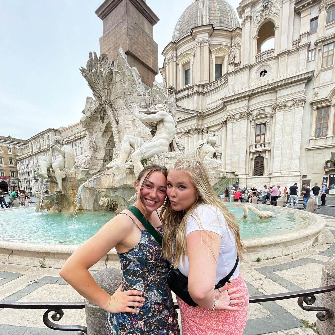 DePaul students in Italy